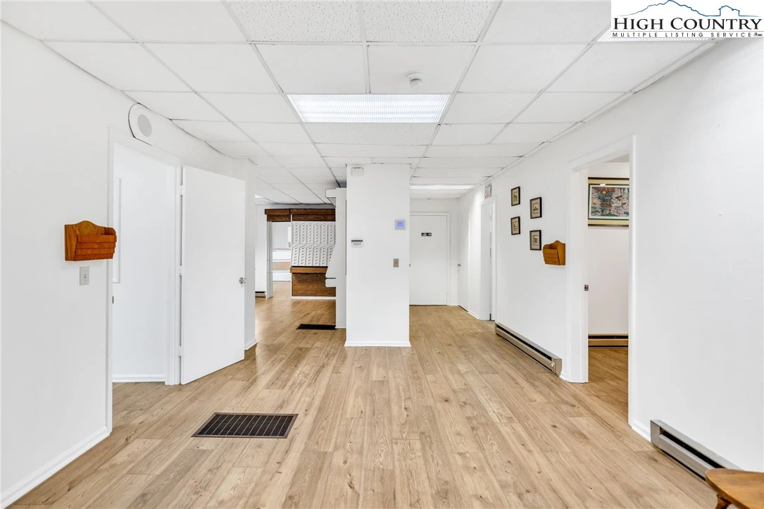 Image number 6 for the current listing