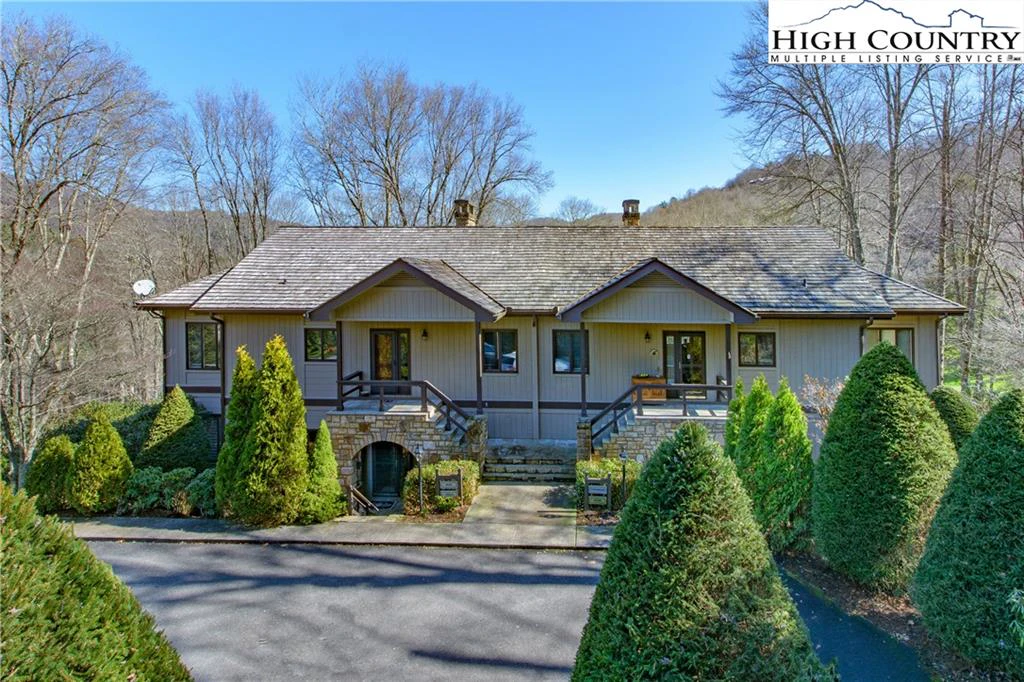 Image number 1 for the current listing