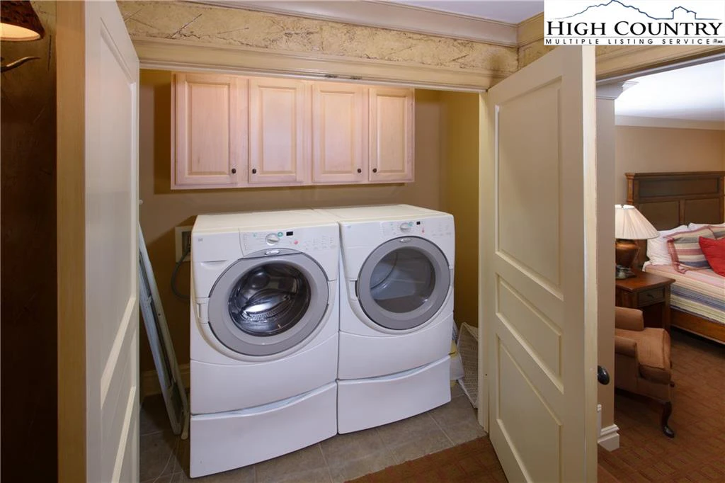 Image number 3 for the current listing