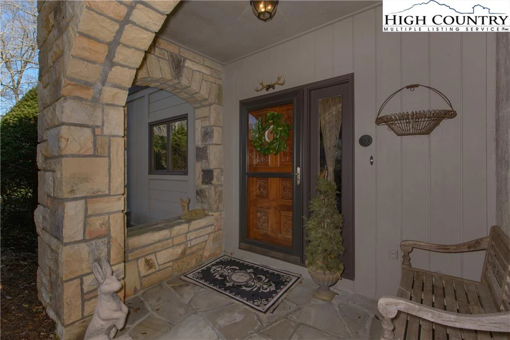 Image number 29 for the current listing