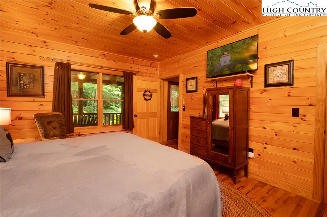 Image number 16 for the current listing