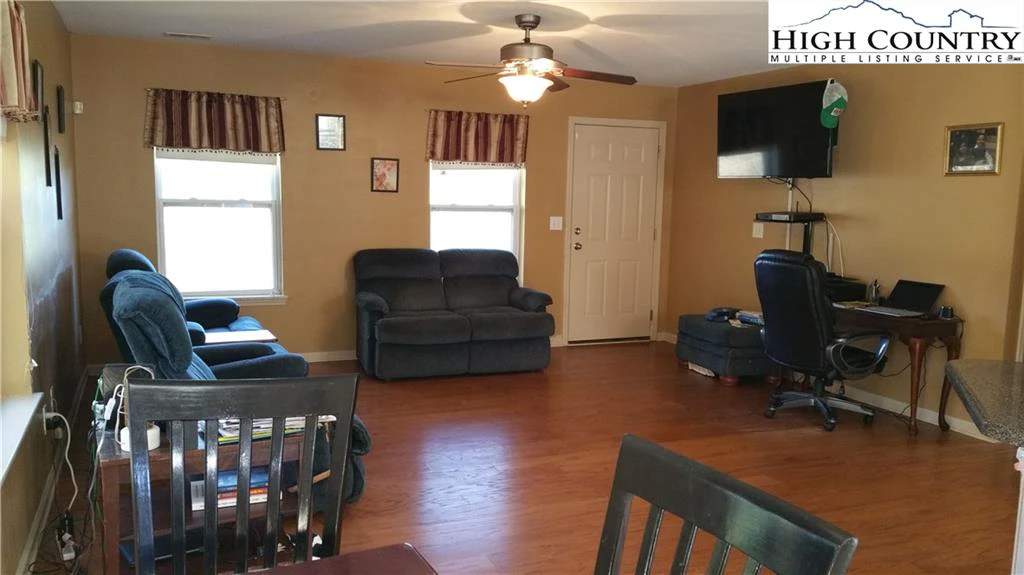 Image number 21 for the current listing