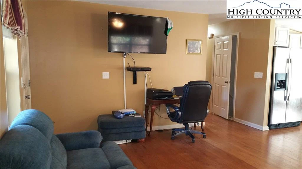 Image number 20 for the current listing