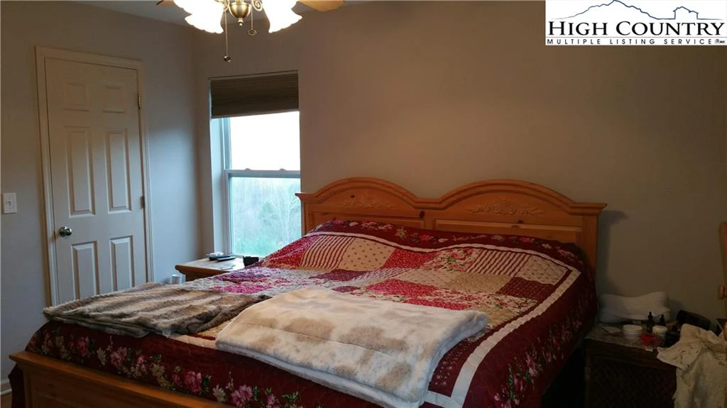 Image number 17 for the current listing