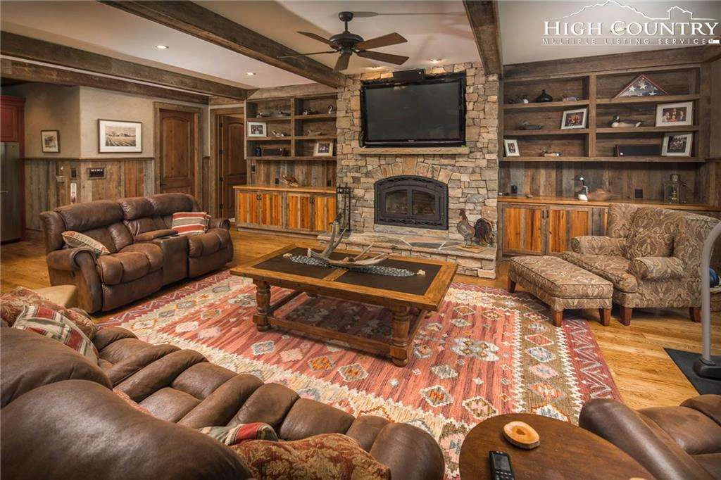 Image number 3 for the current listing