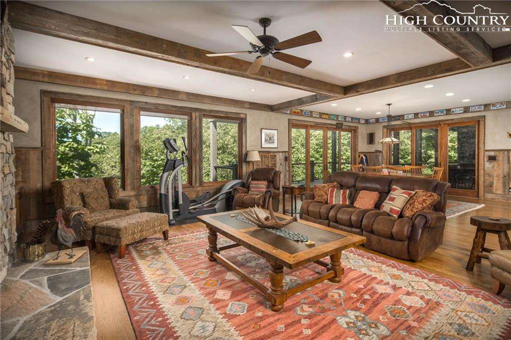 Image number 4 for the current listing