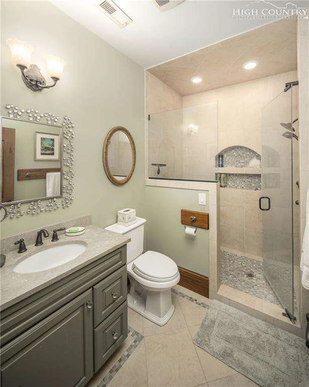 Image number 11 for the current listing