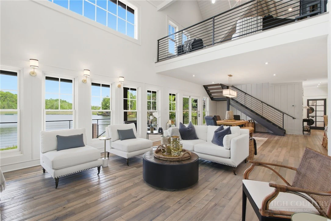 Image number 6 for the current listing