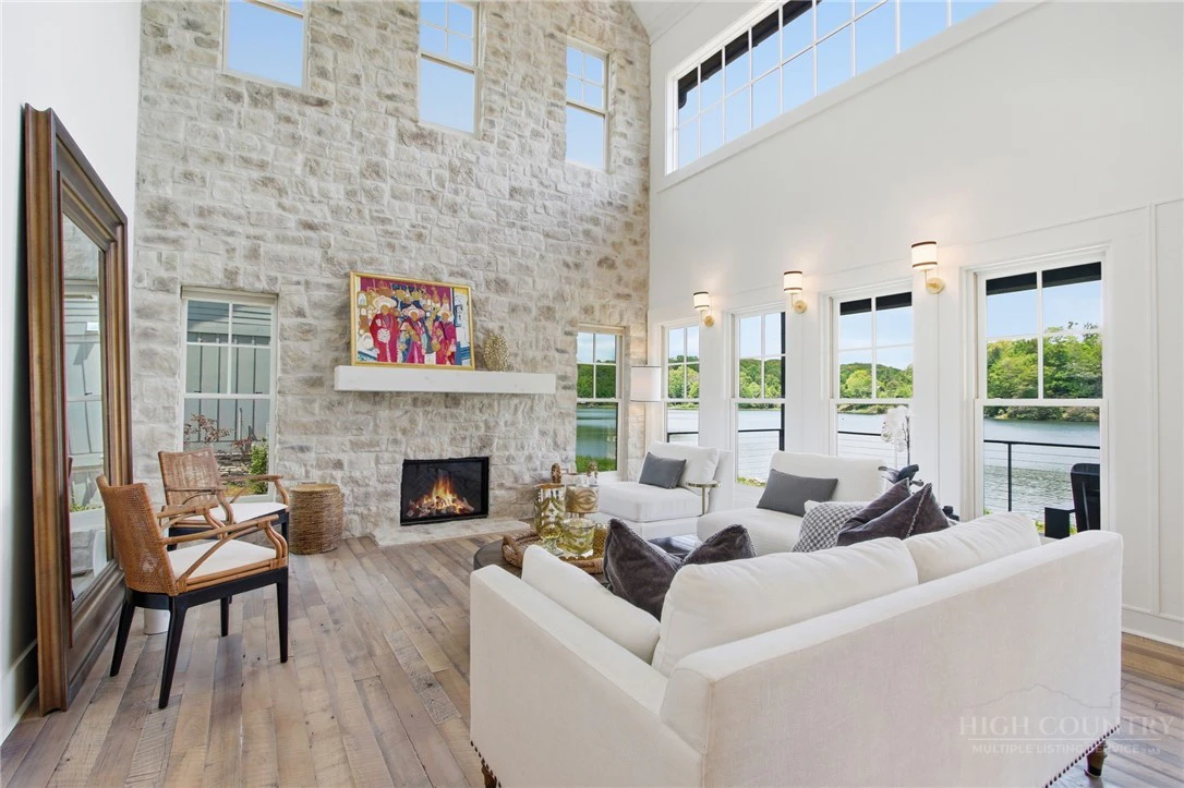 Image number 7 for the current listing