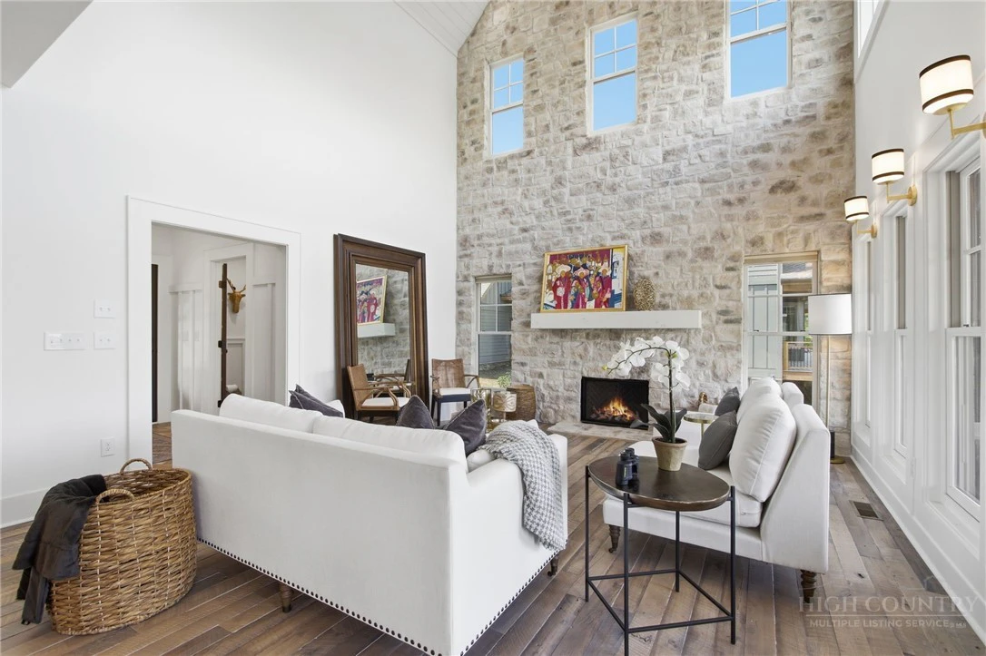 Image number 8 for the current listing
