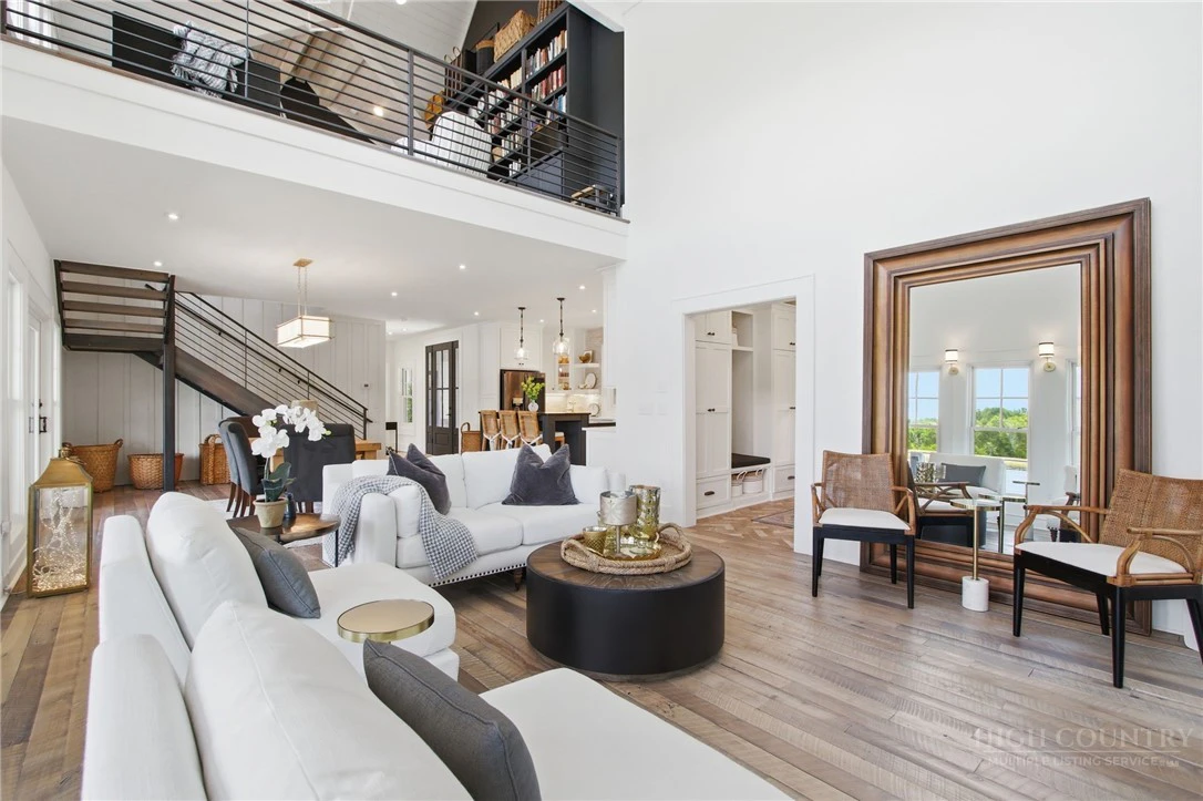 Image number 9 for the current listing