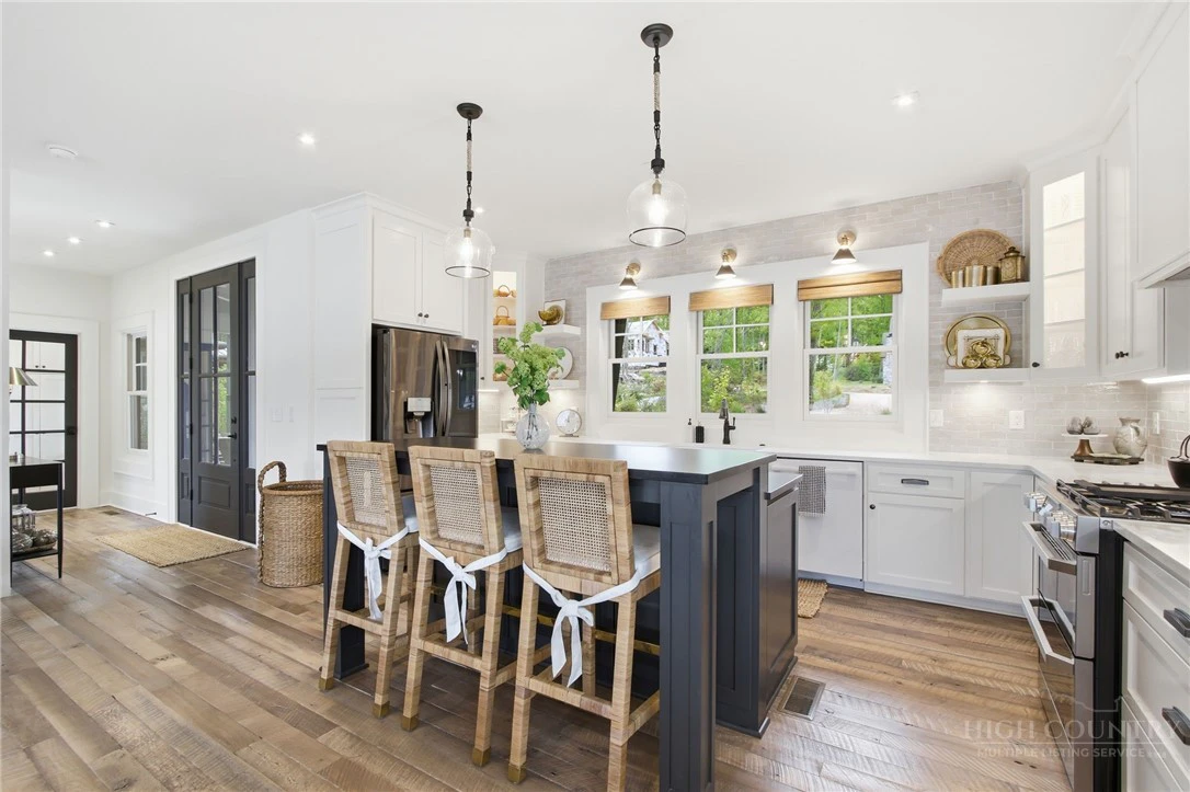 Image number 12 for the current listing