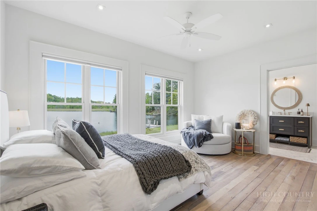 Image number 18 for the current listing