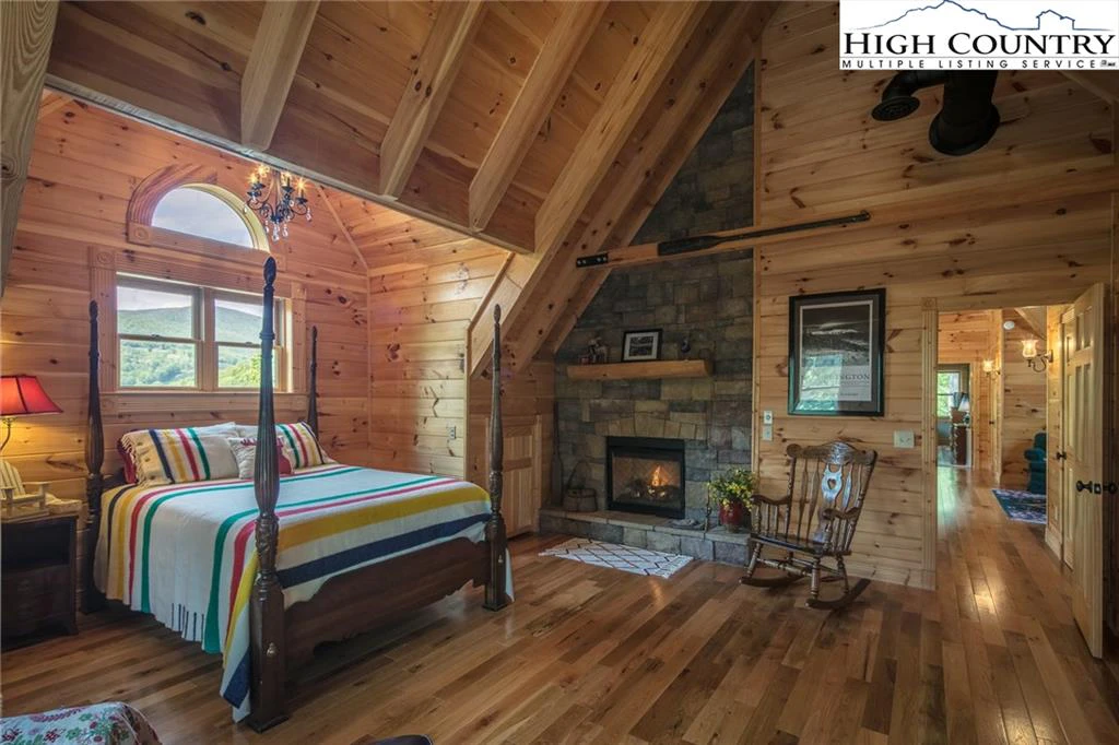 Image number 11 for the current listing