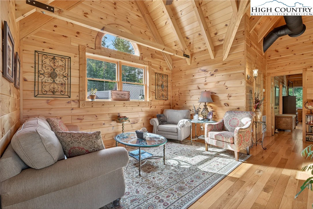 Image number 4 for the current listing
