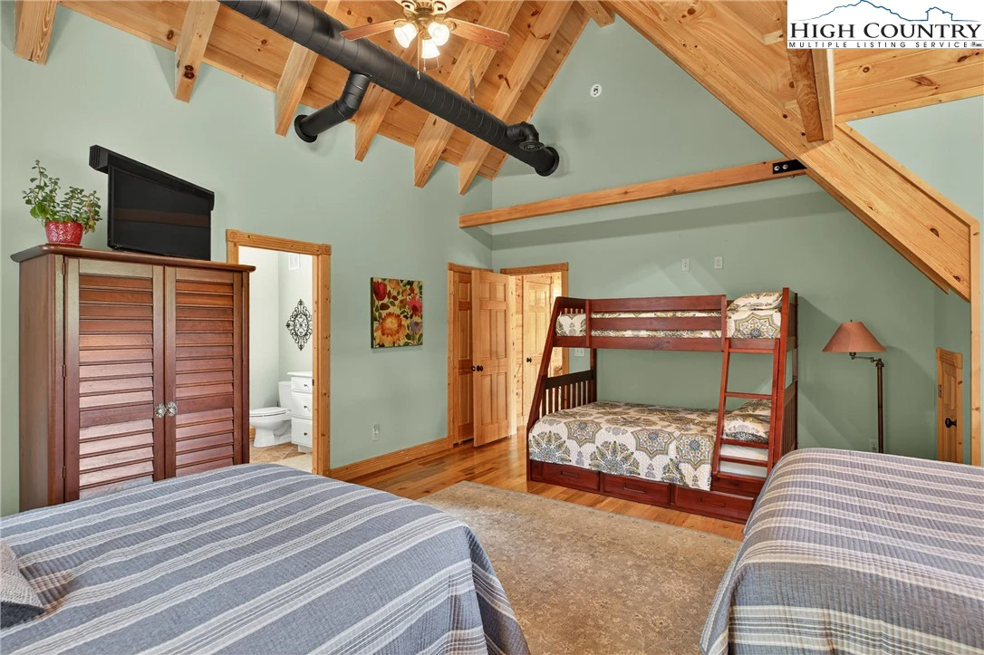 Image number 10 for the current listing