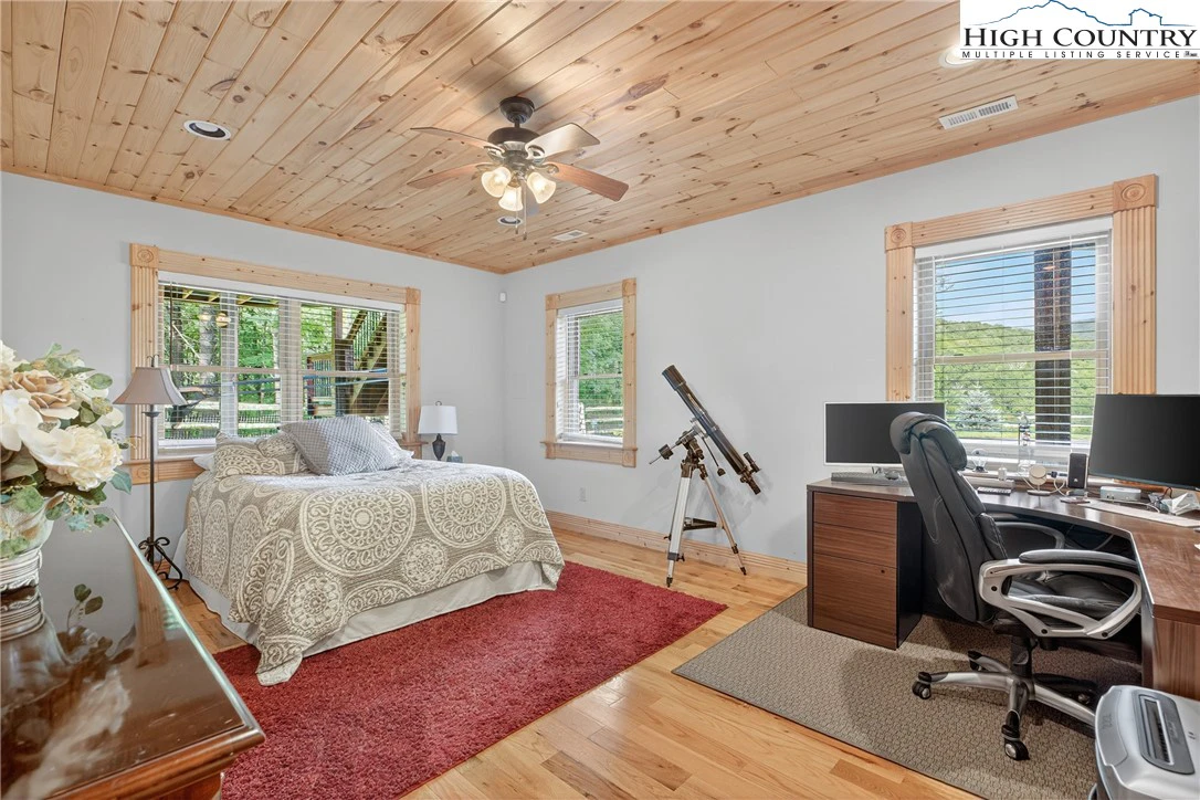 Image number 14 for the current listing