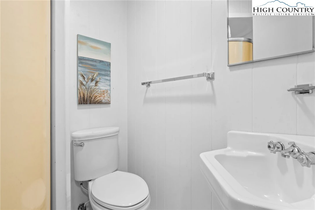 Image number 19 for the current listing