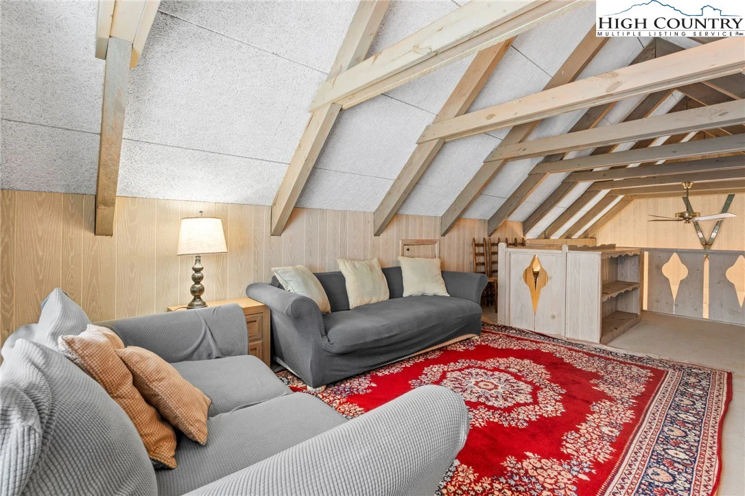 Image number 3 for the current listing