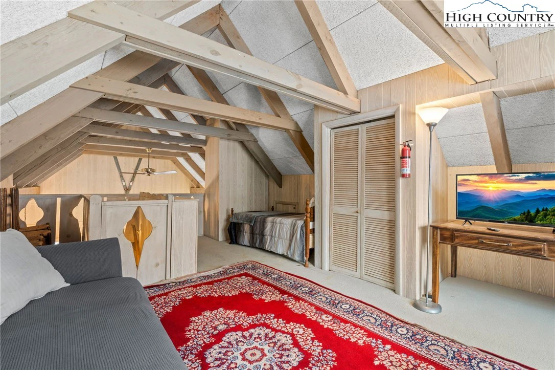 Image number 6 for the current listing