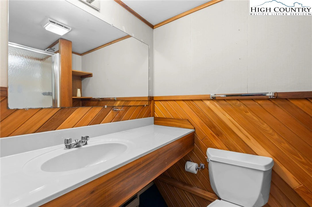 Image number 9 for the current listing