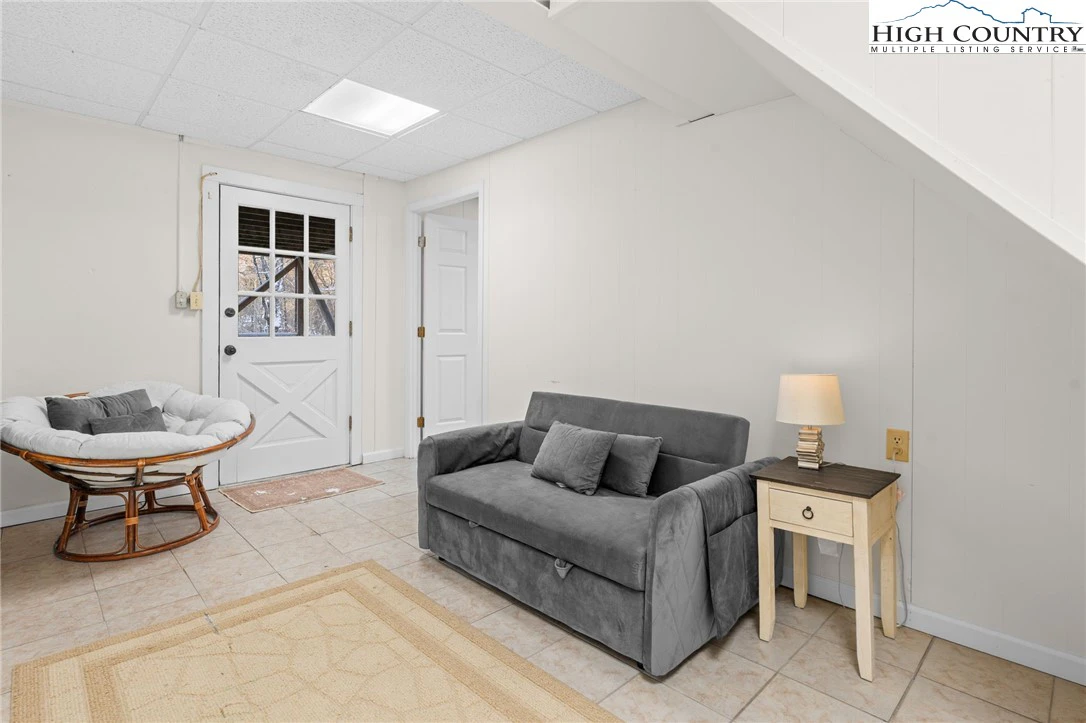 Image number 12 for the current listing