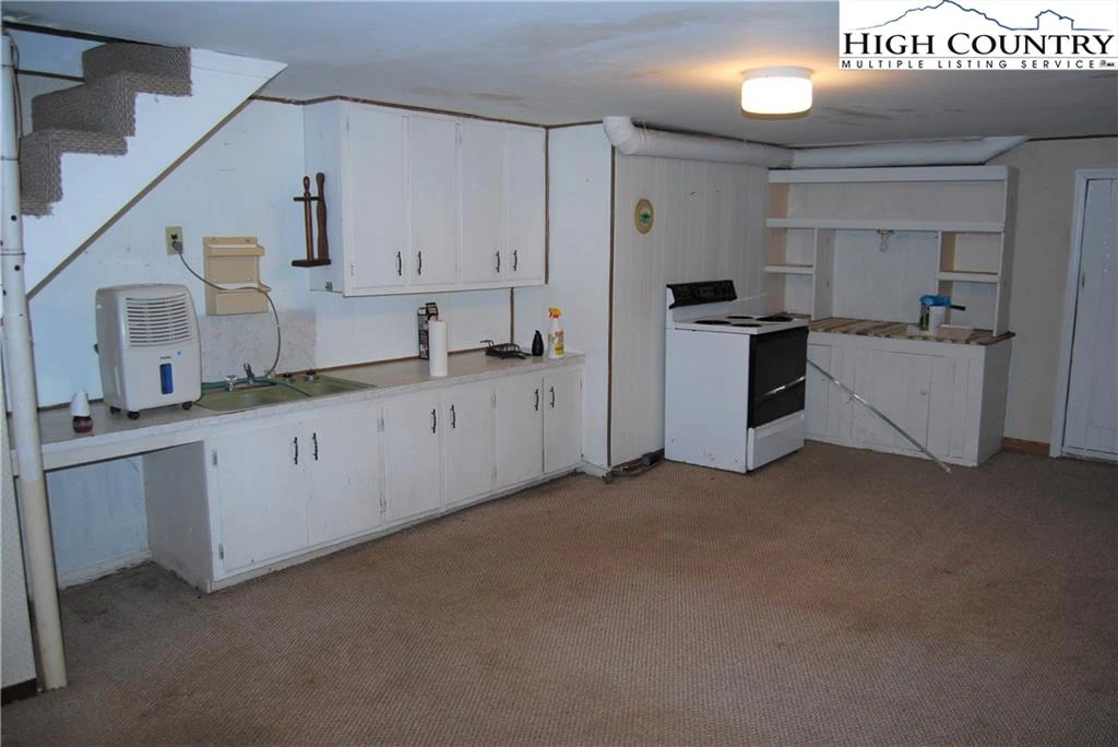Image number 8 for the current listing