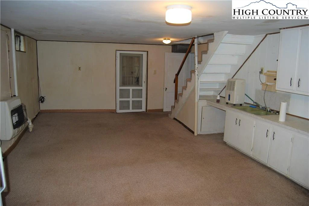 Image number 9 for the current listing