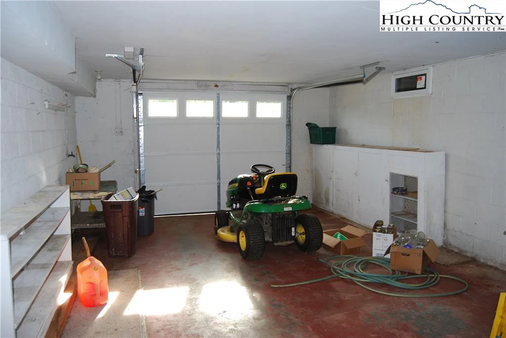 Image number 11 for the current listing