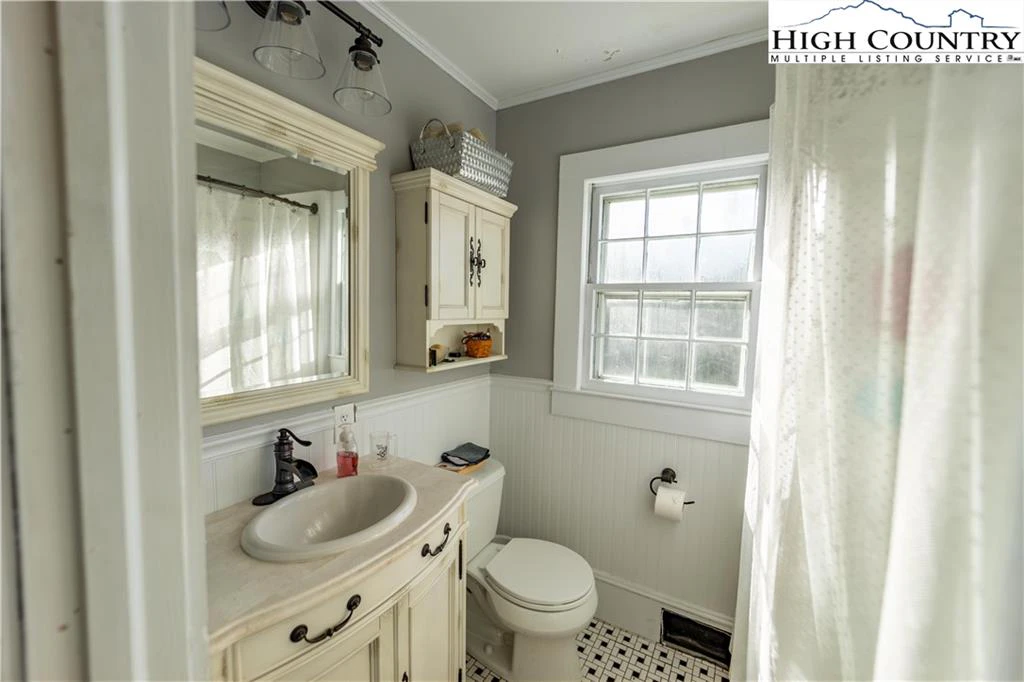 Image number 12 for the current listing