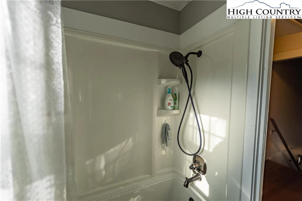 Image number 3 for the current listing