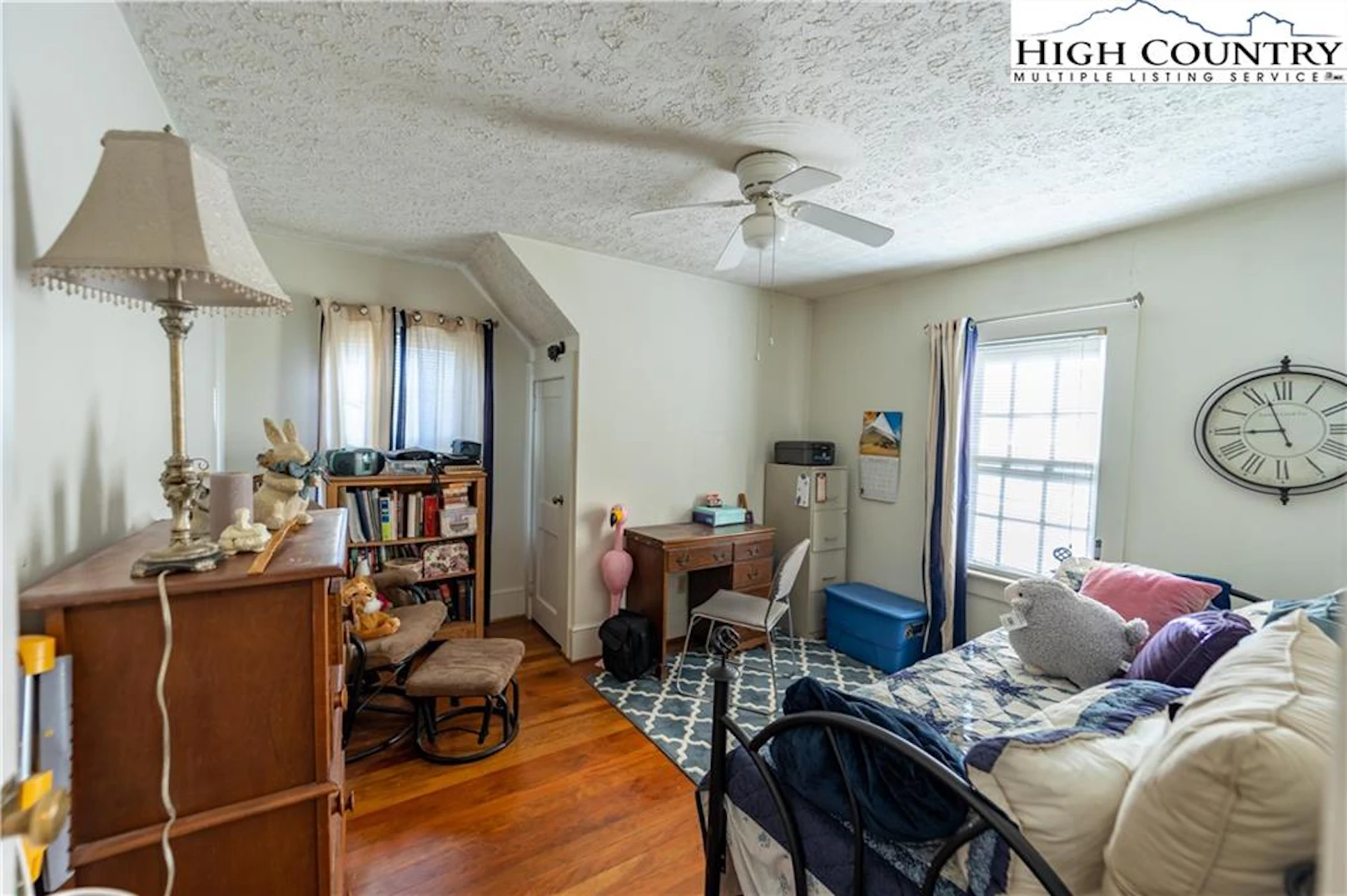 Image number 4 for the current listing