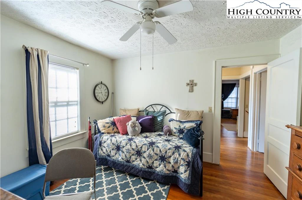 Image number 5 for the current listing