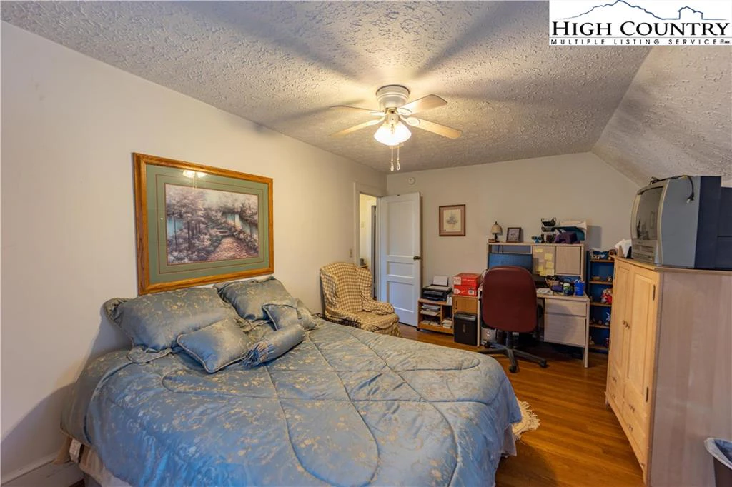Image number 7 for the current listing