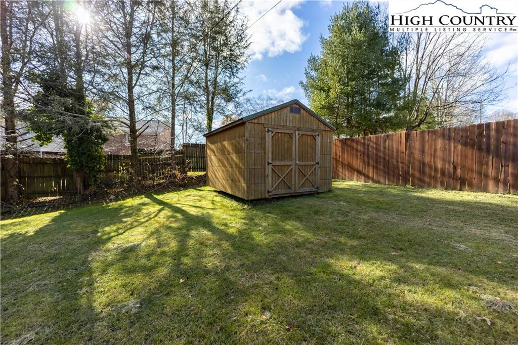 Image number 16 for the current listing