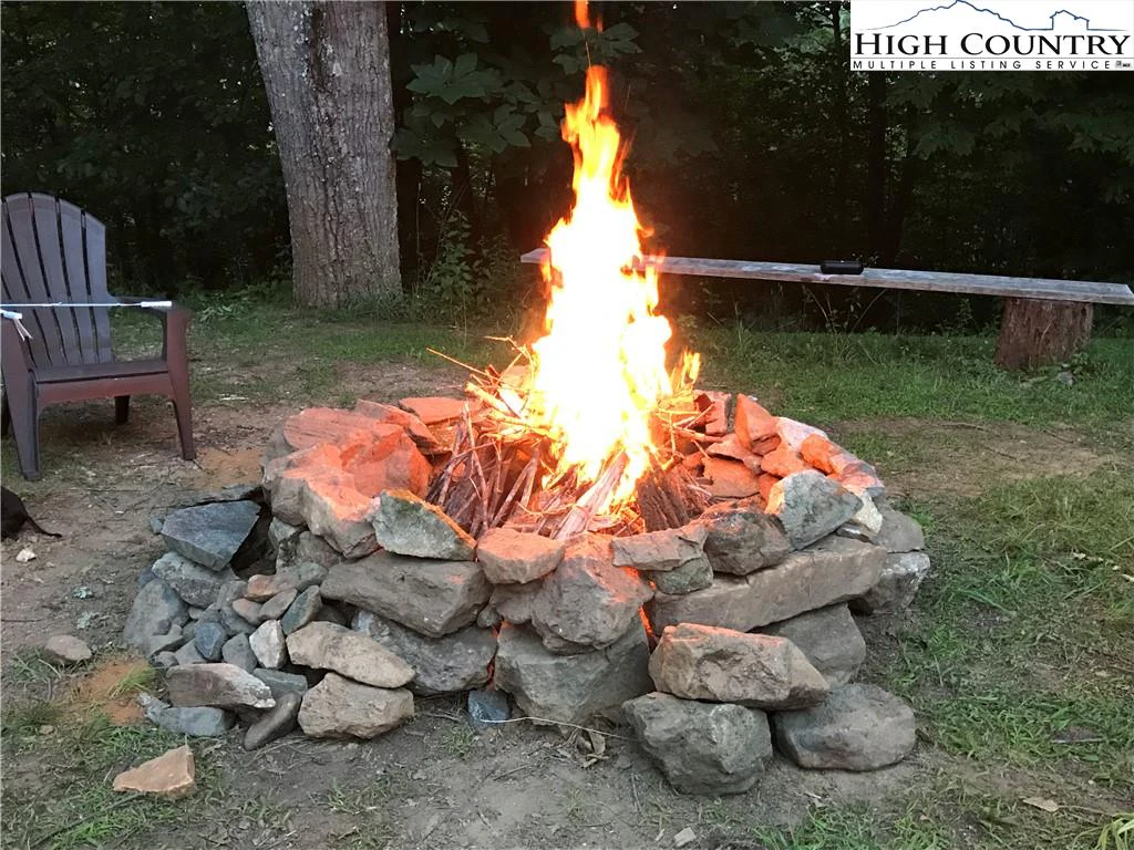 Image number 4 for the current listing