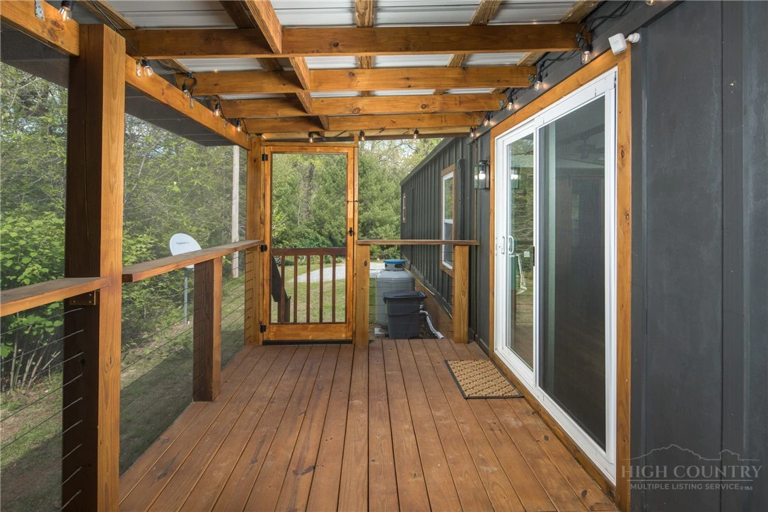 Image number 9 for the current listing