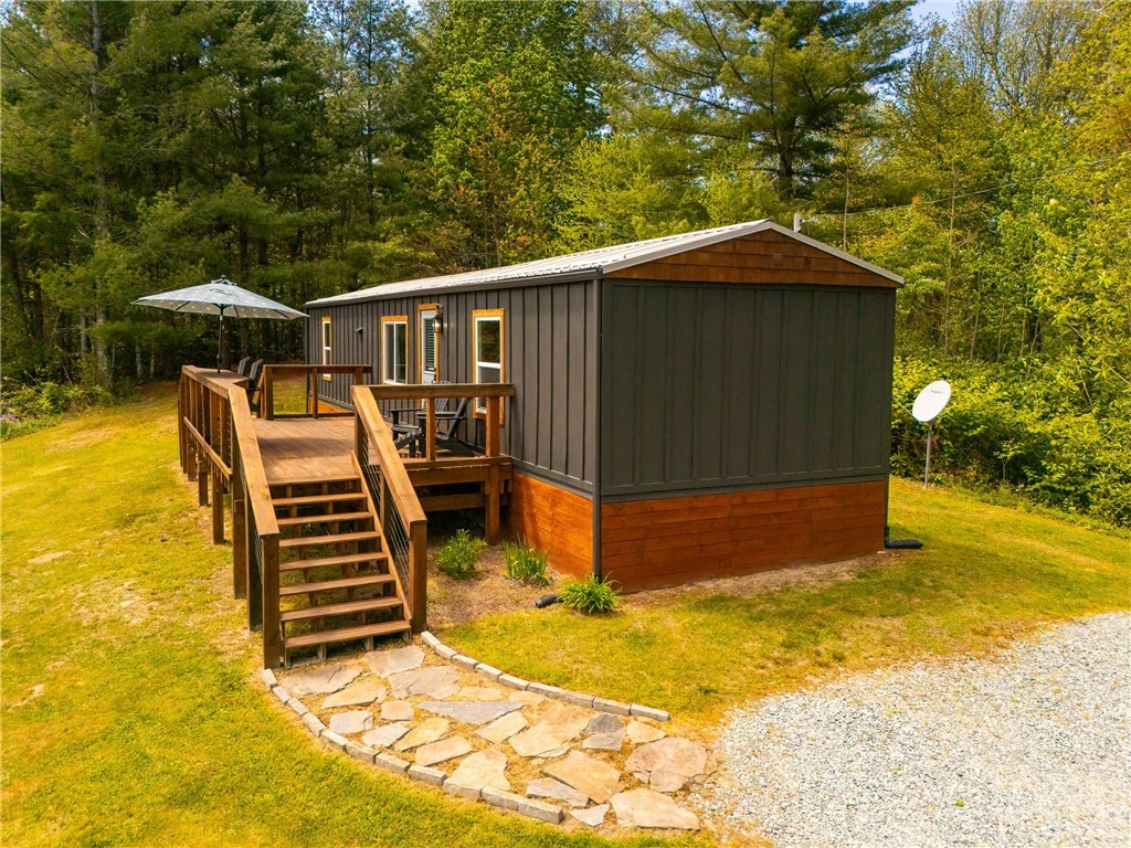 Image number 17 for the current listing