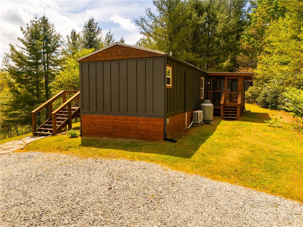 Image number 12 for the current listing