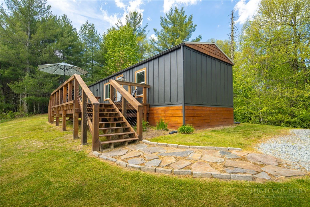 Image number 18 for the current listing