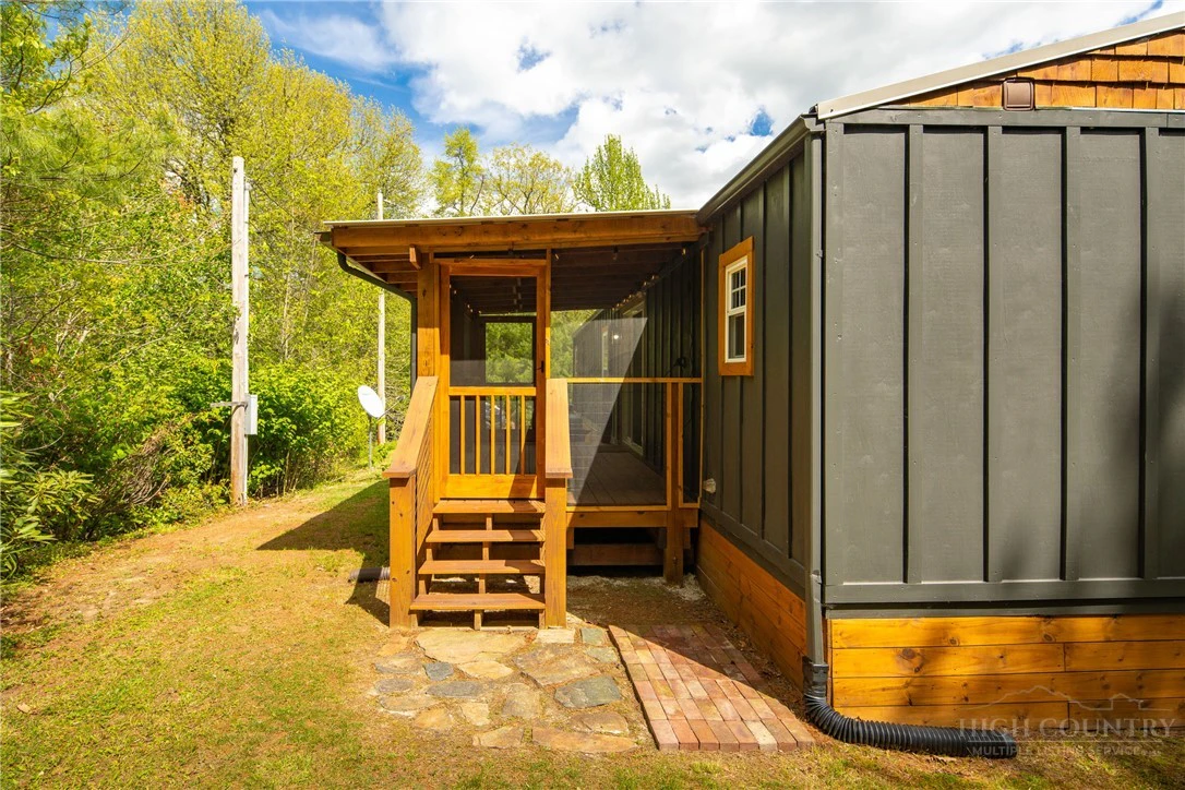Image number 2 for the current listing