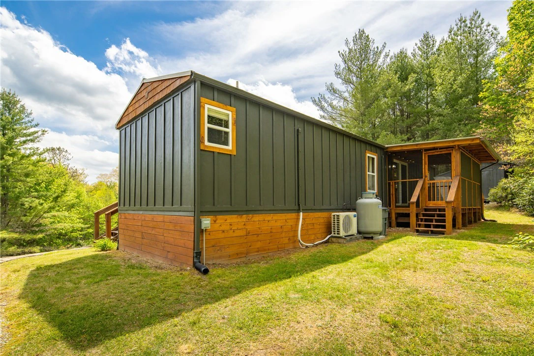 Image number 13 for the current listing