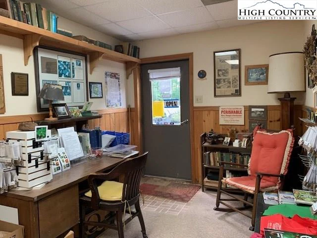 Image number 6 for the current listing
