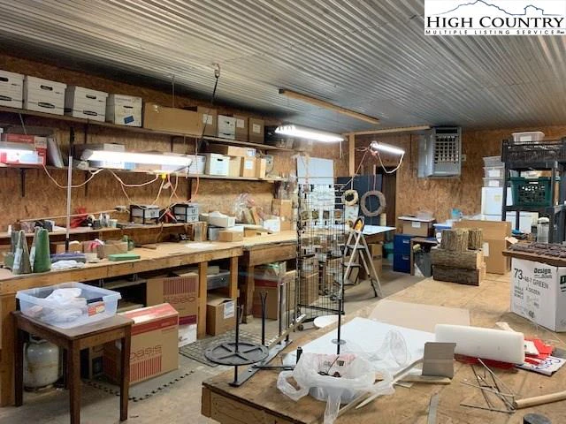 Image number 8 for the current listing