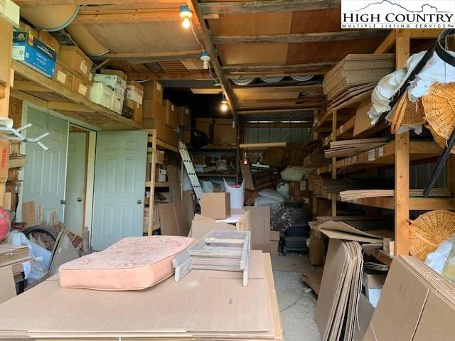 Image number 13 for the current listing