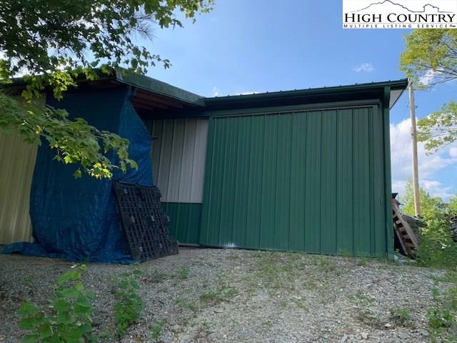 Image number 15 for the current listing