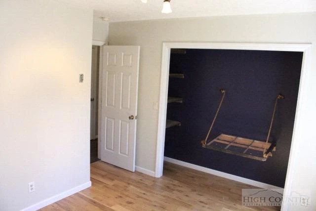 Image number 12 for the current listing