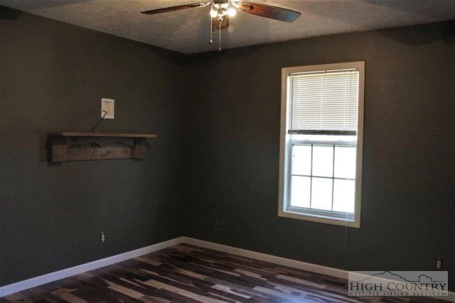 Image number 7 for the current listing