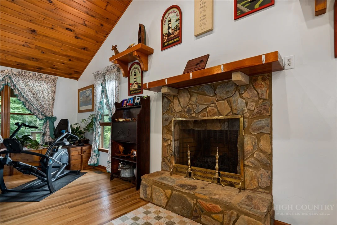 Image number 8 for the current listing