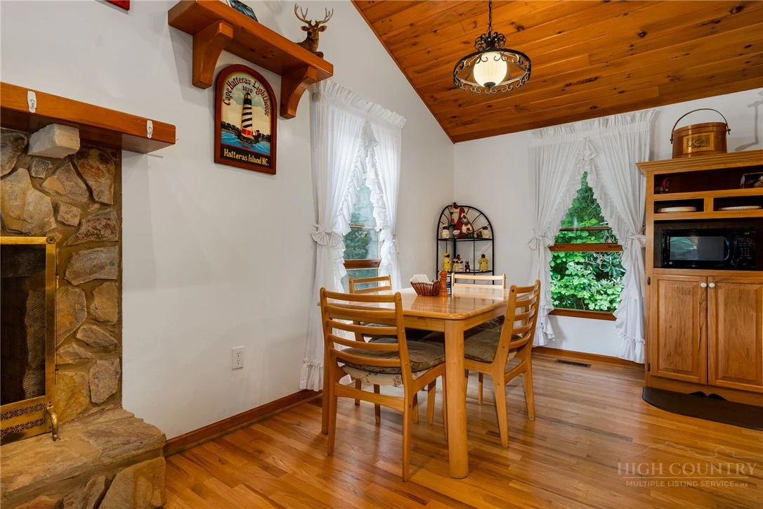 Image number 9 for the current listing